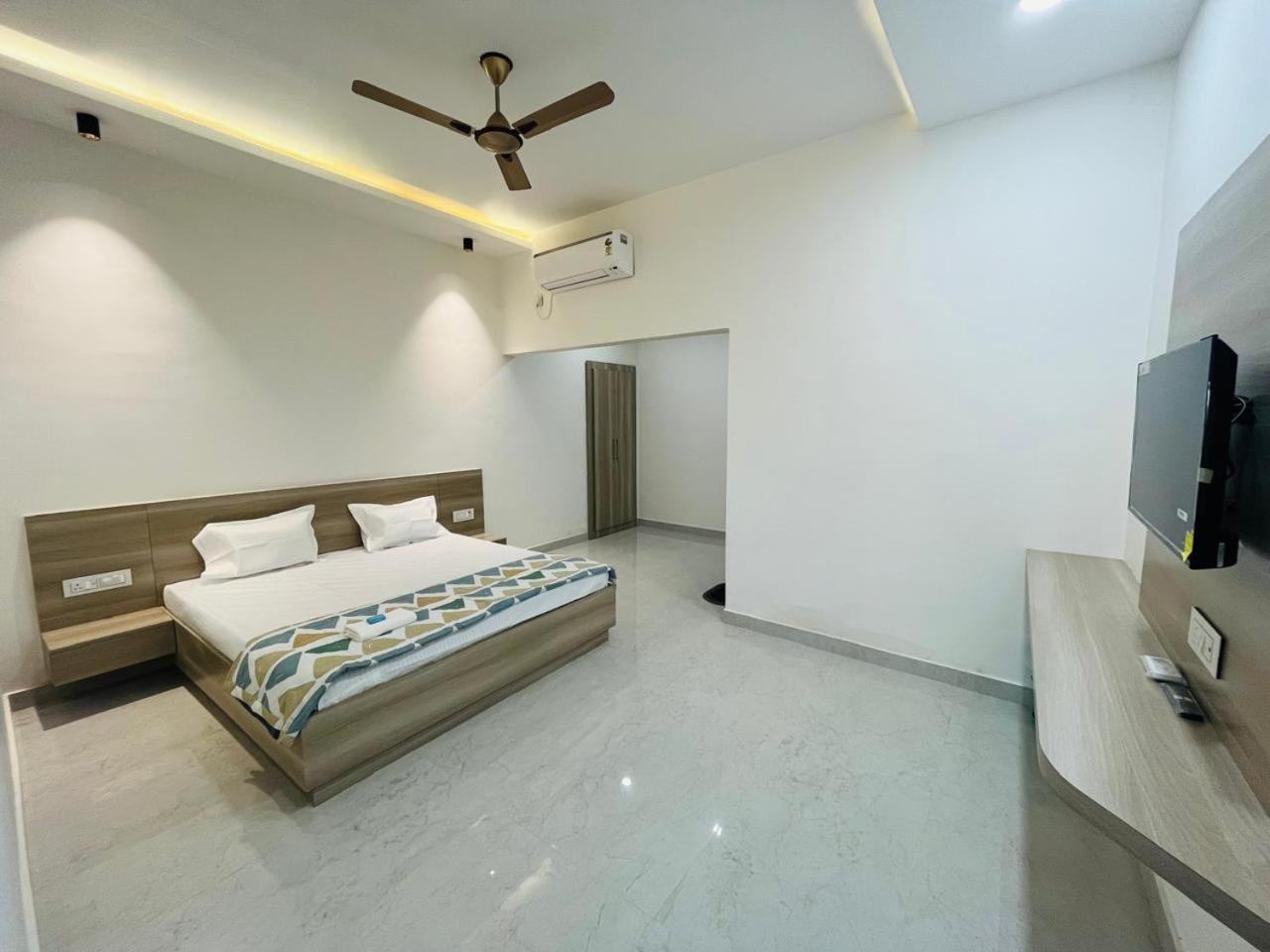Log Inn Banaras Bénarès Extérieur photo
