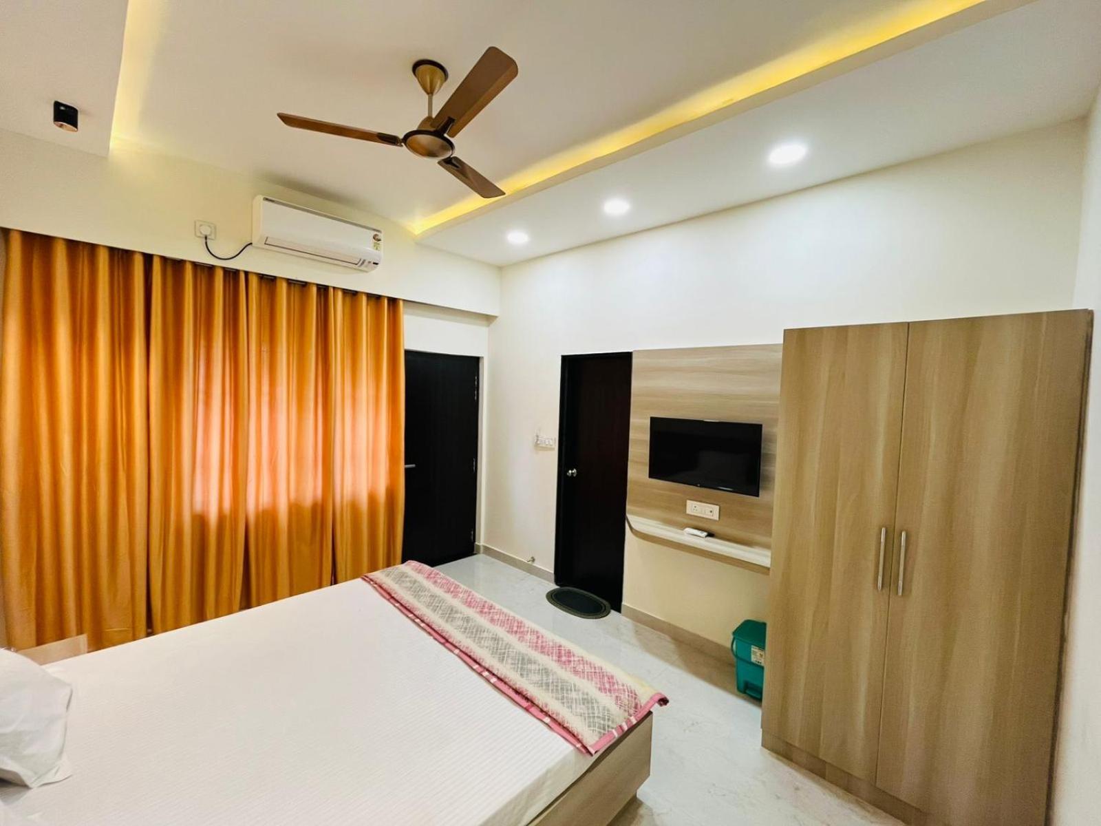 Log Inn Banaras Bénarès Extérieur photo